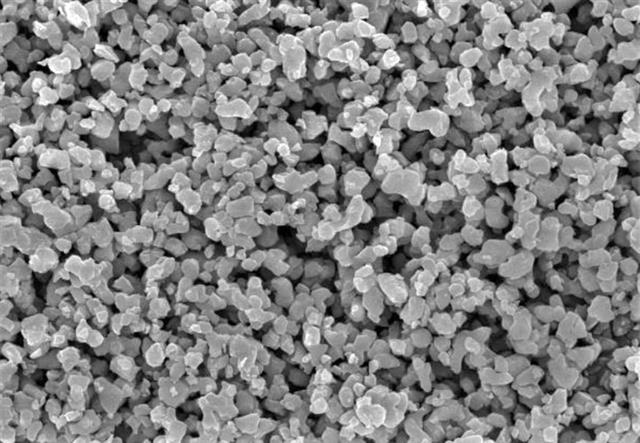 日本化学工業が開発した機能性リン酸塩の粒子