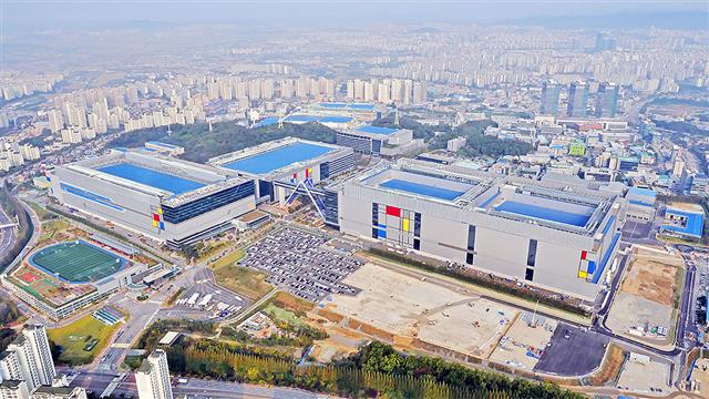 サムスンは中国に第８世代ＮＡＮＤの生産を移管し、韓国では第９世代最先端品の生産に乗り出す（韓国ファソンの同社半導体Ｒ＆Ｄ・製造拠点）