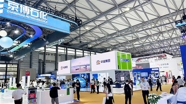 国際化工展は国有・民間の化学大手が出展。製品による環境貢献をアピールした