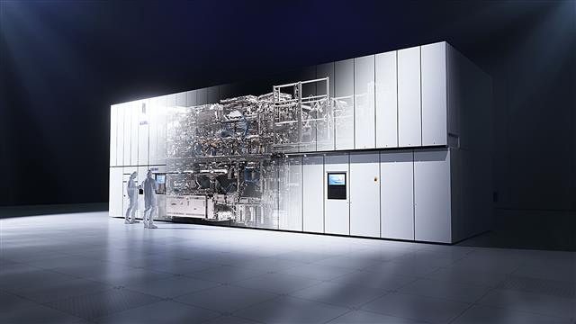 ２階建てバス並みの大きさを誇る高ＮＡＥＵＶ露光装置