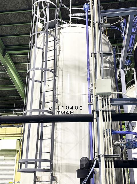 今年３月に新設した工場に設置している現像液（ＴＭＡＨ）貯蔵タンク