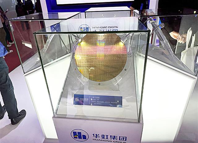 中国の半導体市場は独自の成長を裏付けている（華虹集団のパワー半導体用１２インチウエハー）