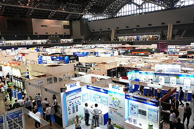 半導体産業展には３９８企業・団体が出展した