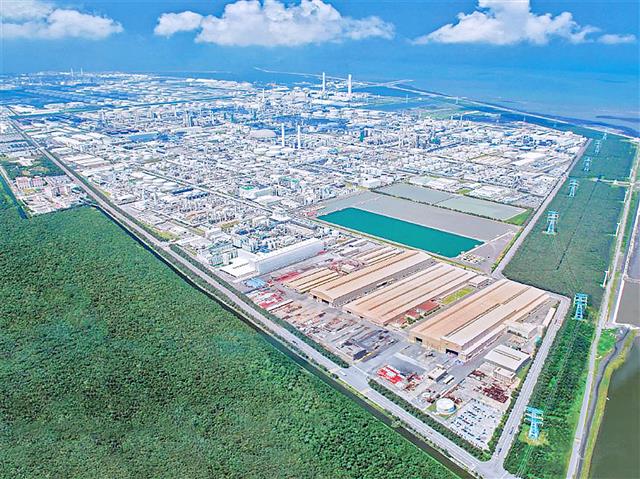 台塑石化は台塑麦寮工業地区にある３系列のうちの１つのナフサクラッカーをエタン原料への対応設備に改良する