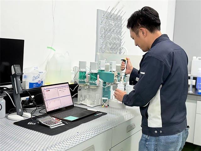 最新の技術・製品を訴求する（実験風景）