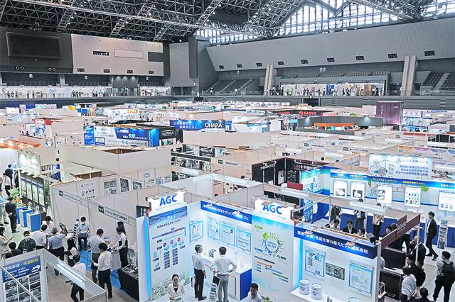 前回より規模を拡大し、材料から工場設備、サプライチェーン、学術・研究機関の取り組みまで幅広い内容の展示・講演が行われた