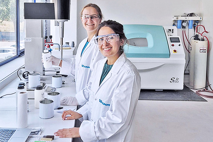 ラボ機能の強化で独自品の開発へつなげる（写真はこのほど本格的に稼働したＧＳＩクレオスの「ケミカルイノベーションセンター」〈フランス〉）