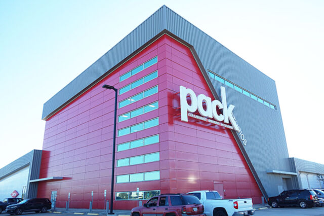 世界最大規模のヒューストンのパック・スタジオは顧客の試作の場として機能している