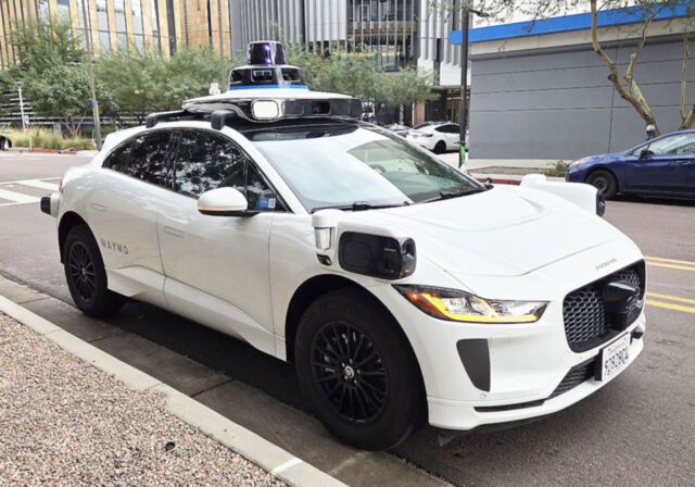 ジャガー製電気自動車をベースとするウェイモ