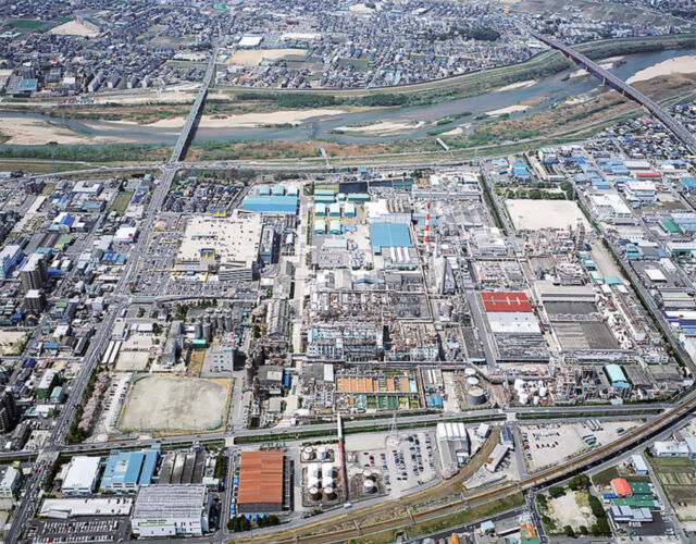 ユニチカの岡崎事業所は、１日から「NBセーレン」として新たなスタートを切る